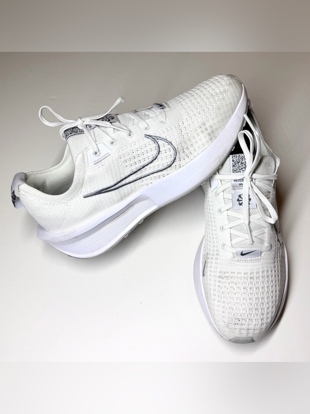 NIKE Women’s Interact Run Athletic Running Shoes White / Silver Size - 10